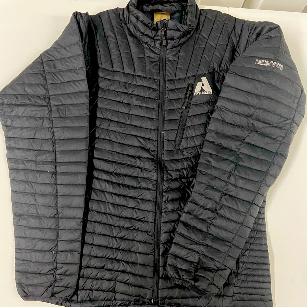 Men’s Eddie Bauer Expedition Outfitter Light Puffer Jacket. Smoke free home.